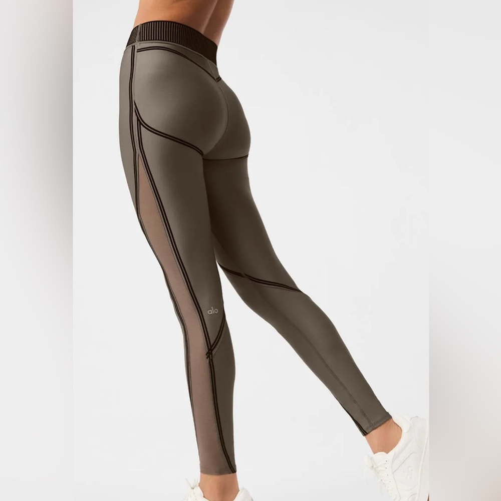 ALO Airlift Mesh Line Up High-Waist Legging - Olive Tree
Limited edition color